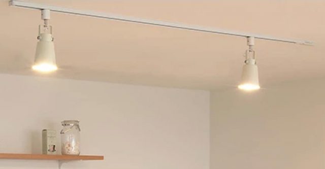 天井にダクトレール（電気工事不要・取付簡易型）を取り付ける – 「せきねさん家」