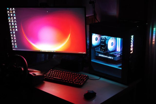 派手なLEDのゲーミングメモリを取り付けてゲーミングPCをより派手に